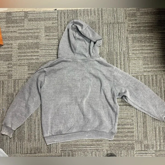Weathered looking on purpose size small sweatshirt by ocean Drive gray - Picture 5 of 5